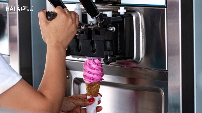 lấy kem từ thương hiệu máy làm kem